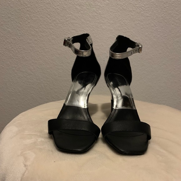 Black and silver pump - Picture 2 of 4